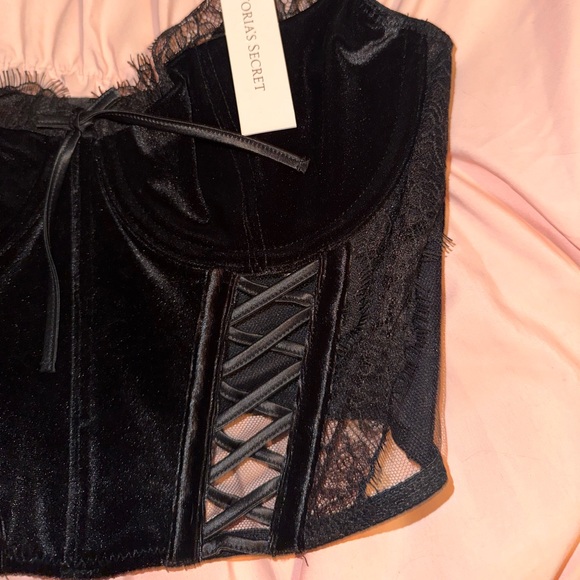Victoria Secret Corset Too - Picture 2 of 4